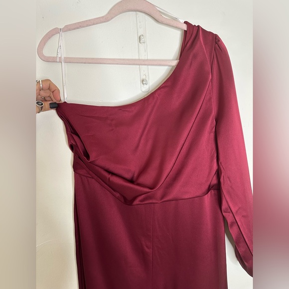 Lulu’s Wine Red Burgundy Satin One-Shoulder Jumpsuit size XL - Picture 8 of 14